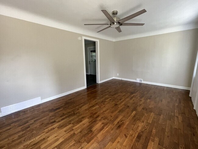 Foto del edificio - 2 Bed 1 Bath with Garage in Troy MO