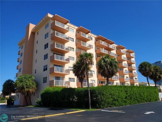 Foto del edificio - 2200 E Hallandale Beach Blvd