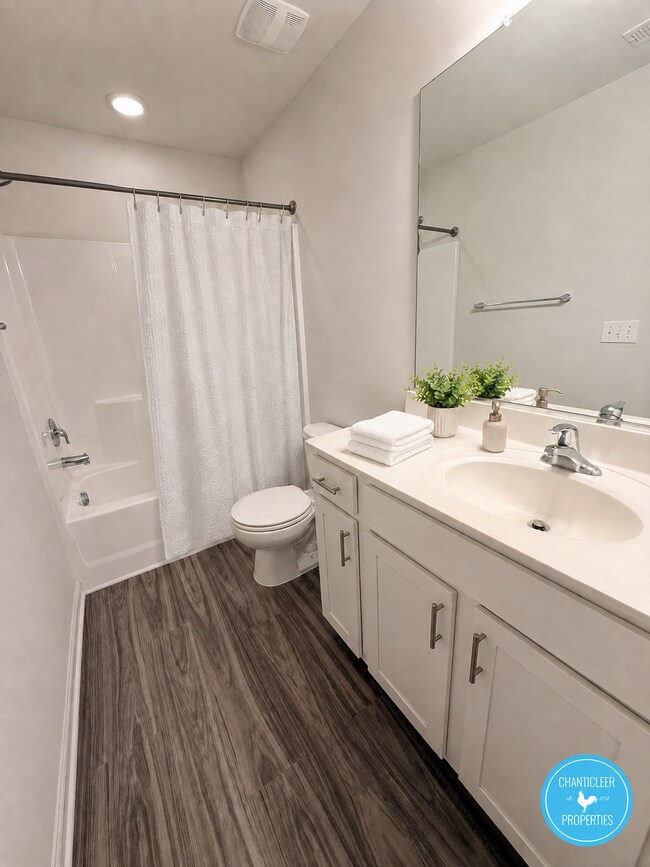Building Photo - 5820 Crestlawn Ct