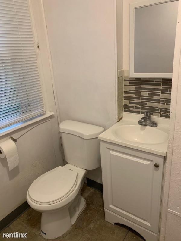 Foto del edificio - 3 br, 1 bath Apartment - 71 Peck St 3 Unit 3