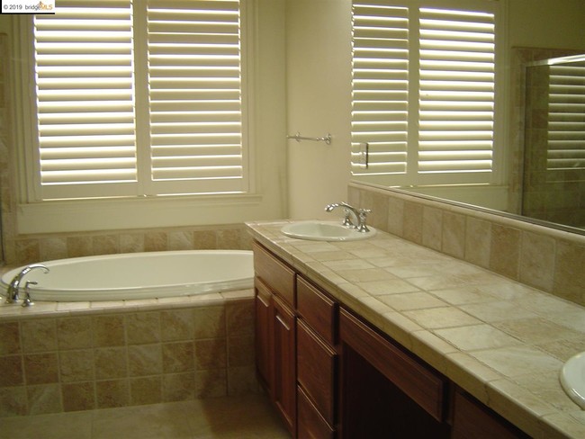 Building Photo - 5568 Arcadia Cir