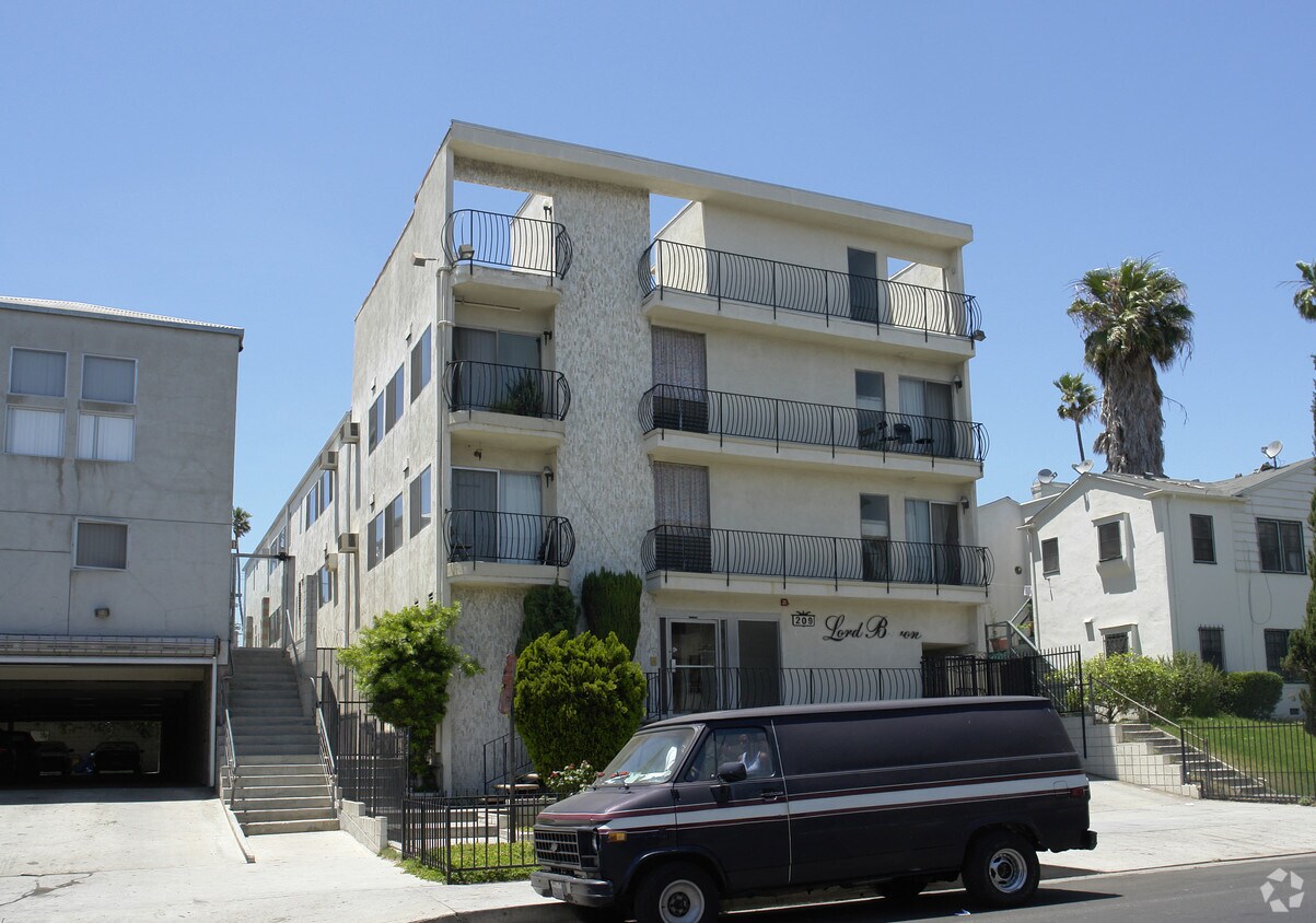 Foto del edificio - Lord B