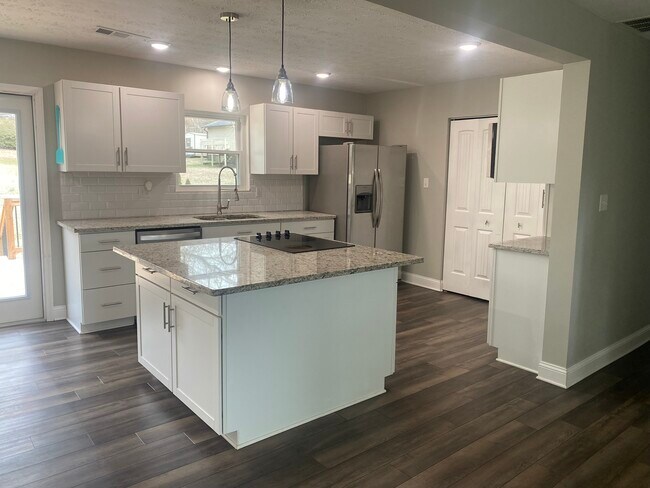 Building Photo - 5167 Ponderosa Farm Rd