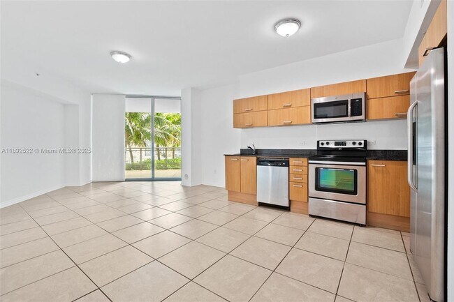 Building Photo - 350 S Miami Ave