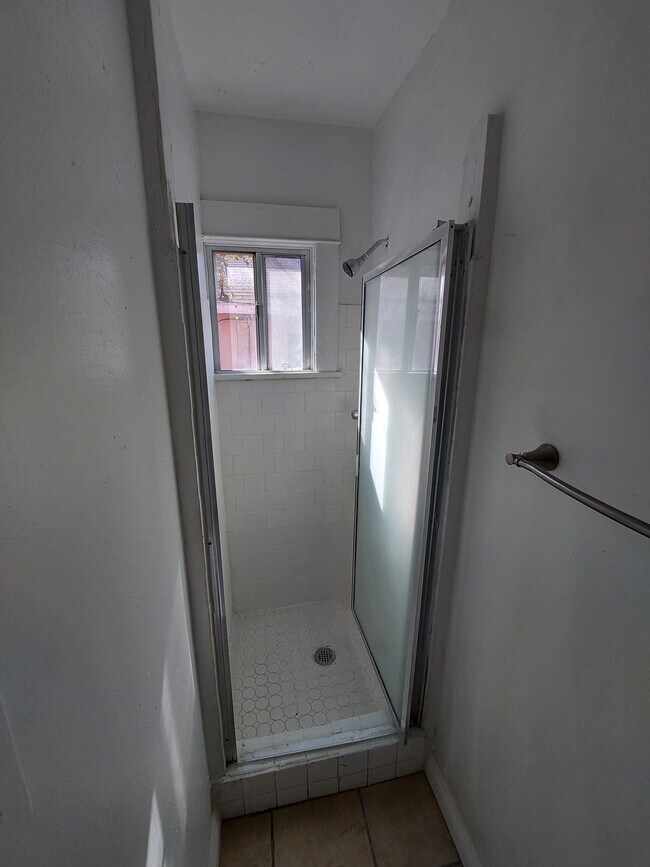 Foto del edificio - 1600 W 37th St