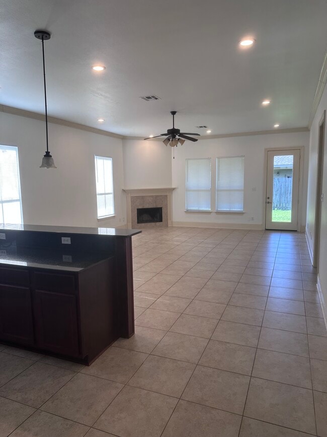 Foto del edificio - 105 Village Oaks Blvd