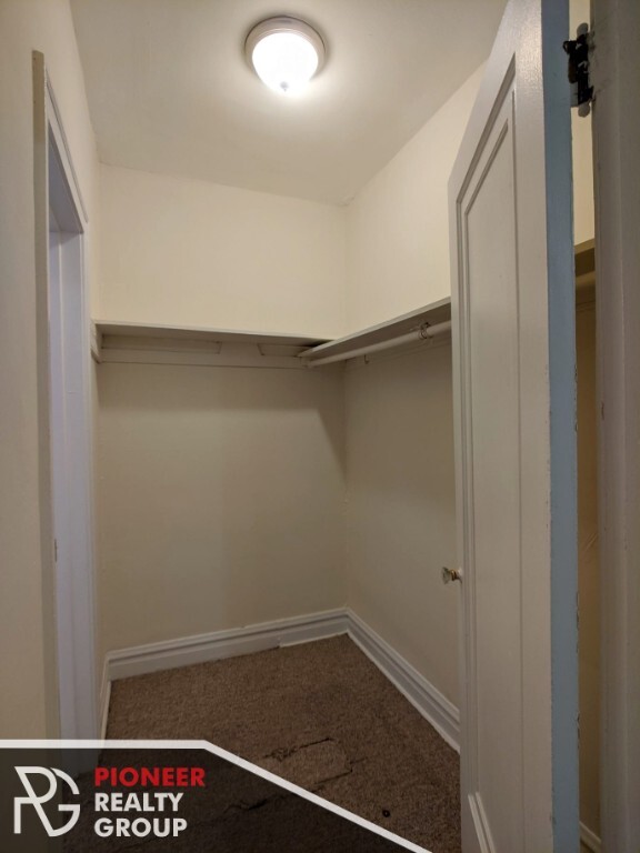 Building Photo - Charming studio with tons of natural light