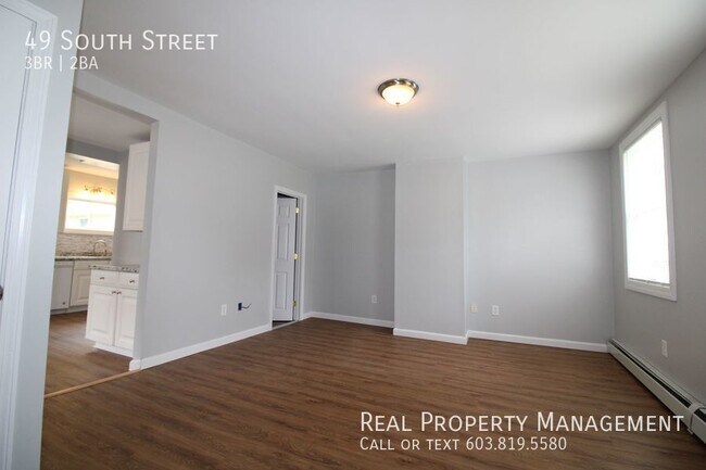 Foto del edificio - Spacious 3 Bedroom Townhouse in Rollinsford!