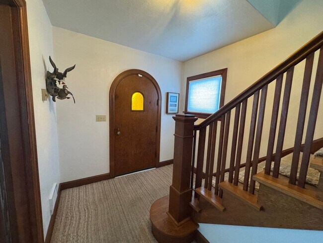 Foto del edificio - Farmhouse Short Term Partially Furnished (Available now through September)