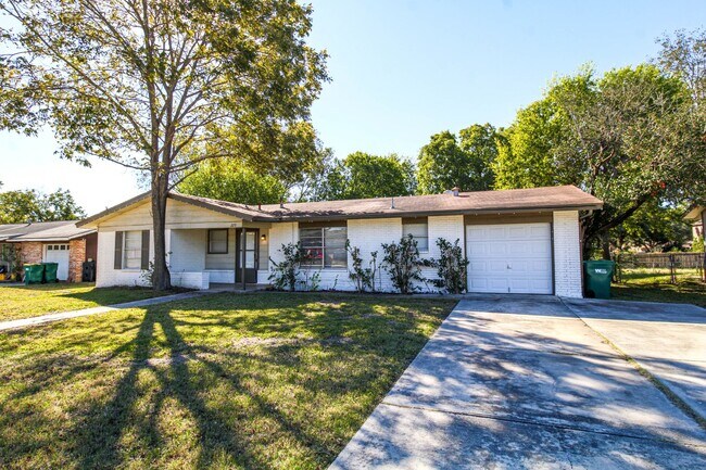 Foto del edificio - 223 Balboa Dr