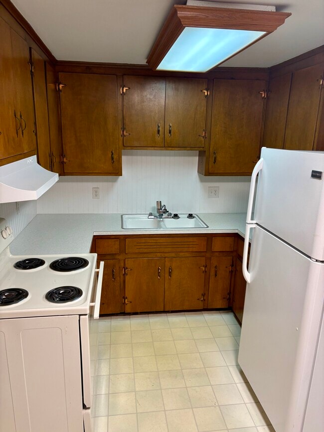 Building Photo - 118 N Spring St