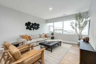 Building Photo - Lindsey Living