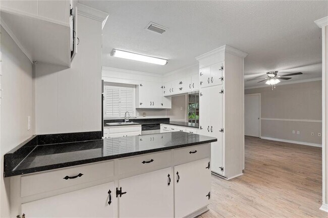 Foto del edificio - 2951 Yorkwood Rd E