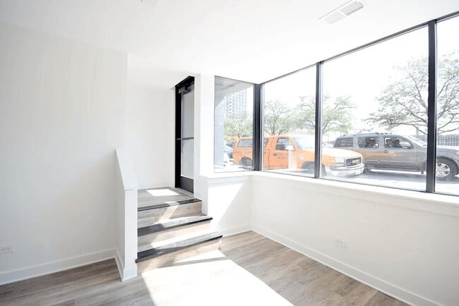 Foto del edificio - 946 W Montrose Ave
