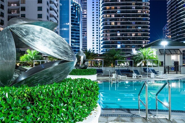 Foto del edificio - 999 SW 1st Ave
