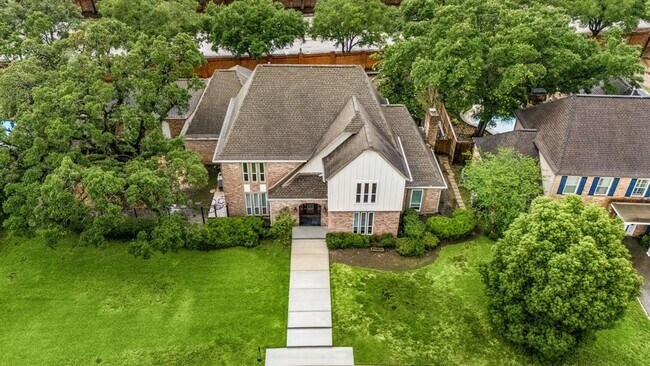 Foto del edificio - 15726 Walkwood Dr