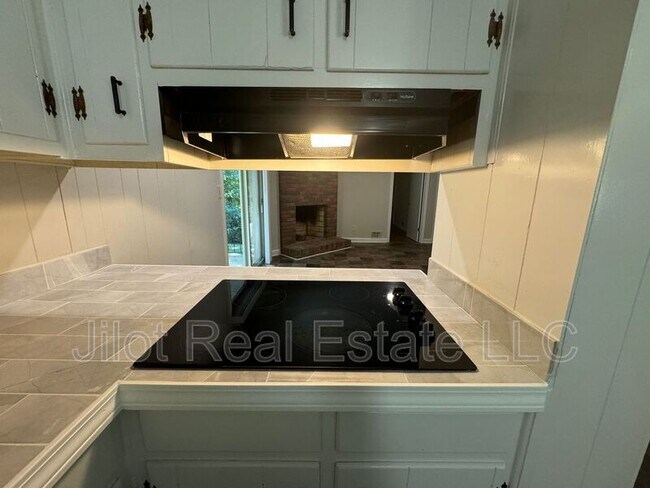 Building Photo - 2426 Caladium Drive NE