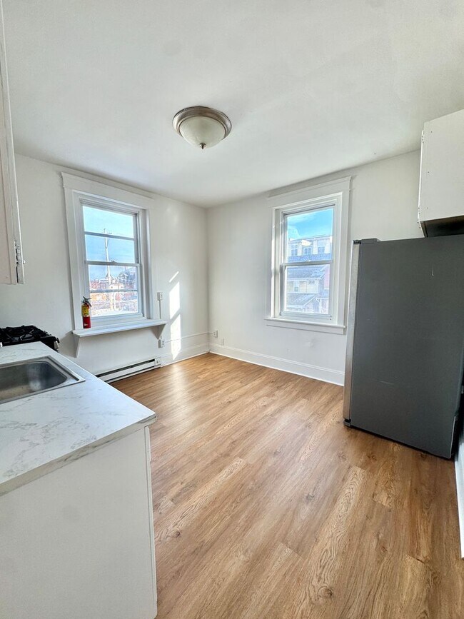 Foto del edificio - 819 E 5th St