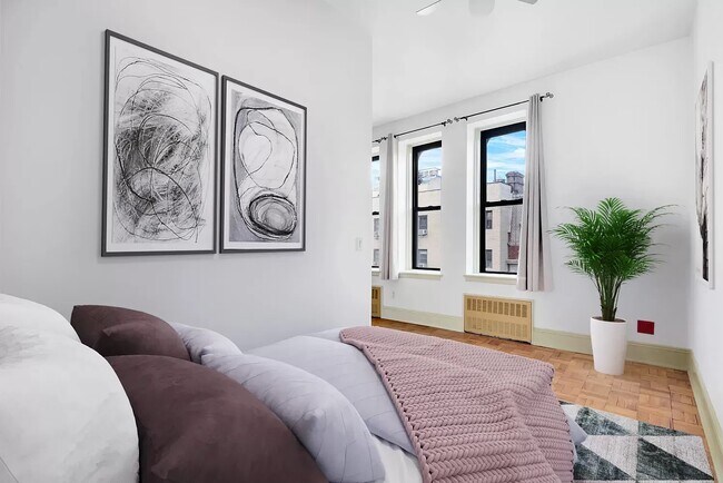Building Photo - 136 W 81st St