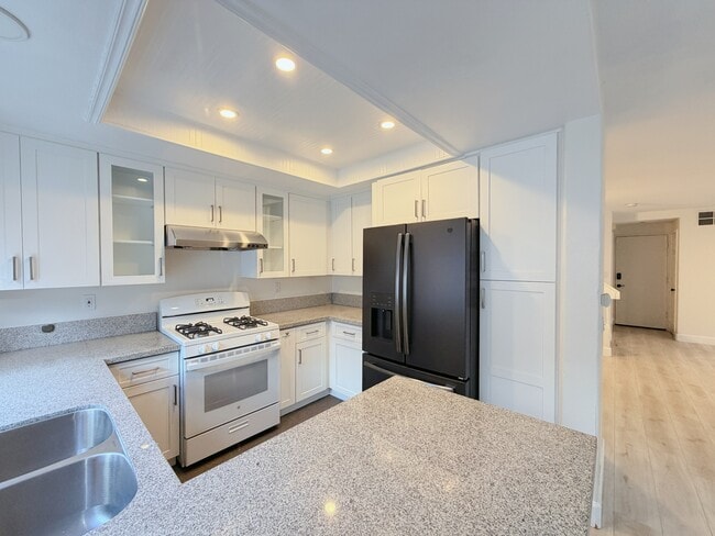 Foto del edificio - 6315 Blossom Ln