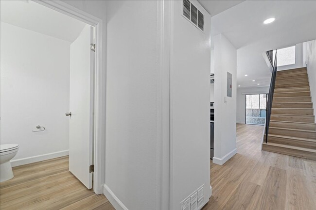 Foto del edificio - 448 W Windsor Rd