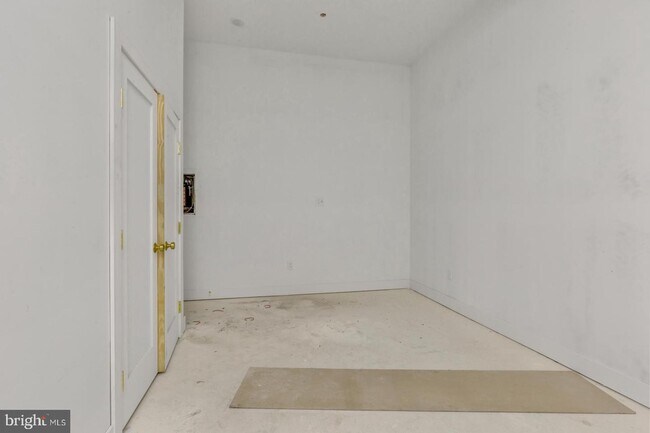 Building Photo - 122 N 3rd St