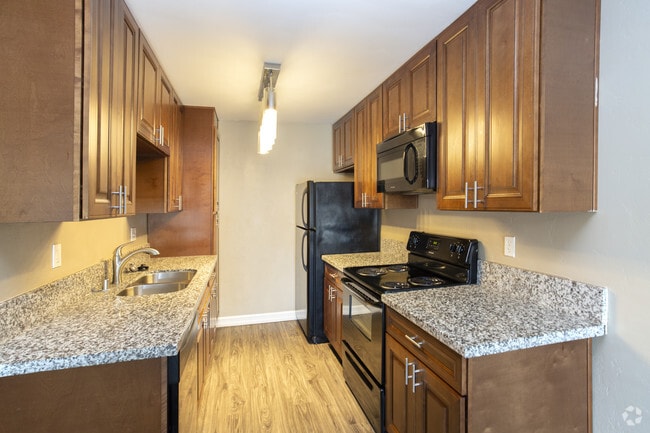 2 BR, 1 BA - 780 SF - The Solstice