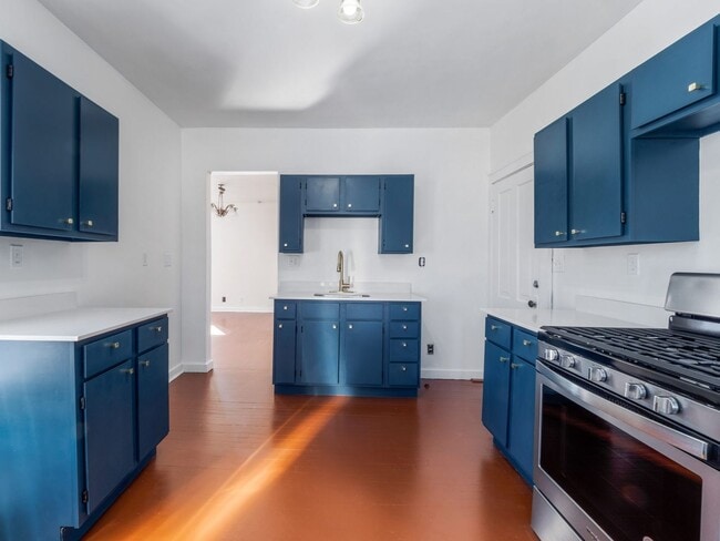 Building Photo - 937 Thomas Ave W