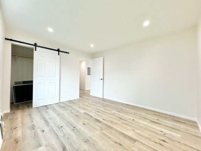 Foto del edificio - 14615 Gilmore St