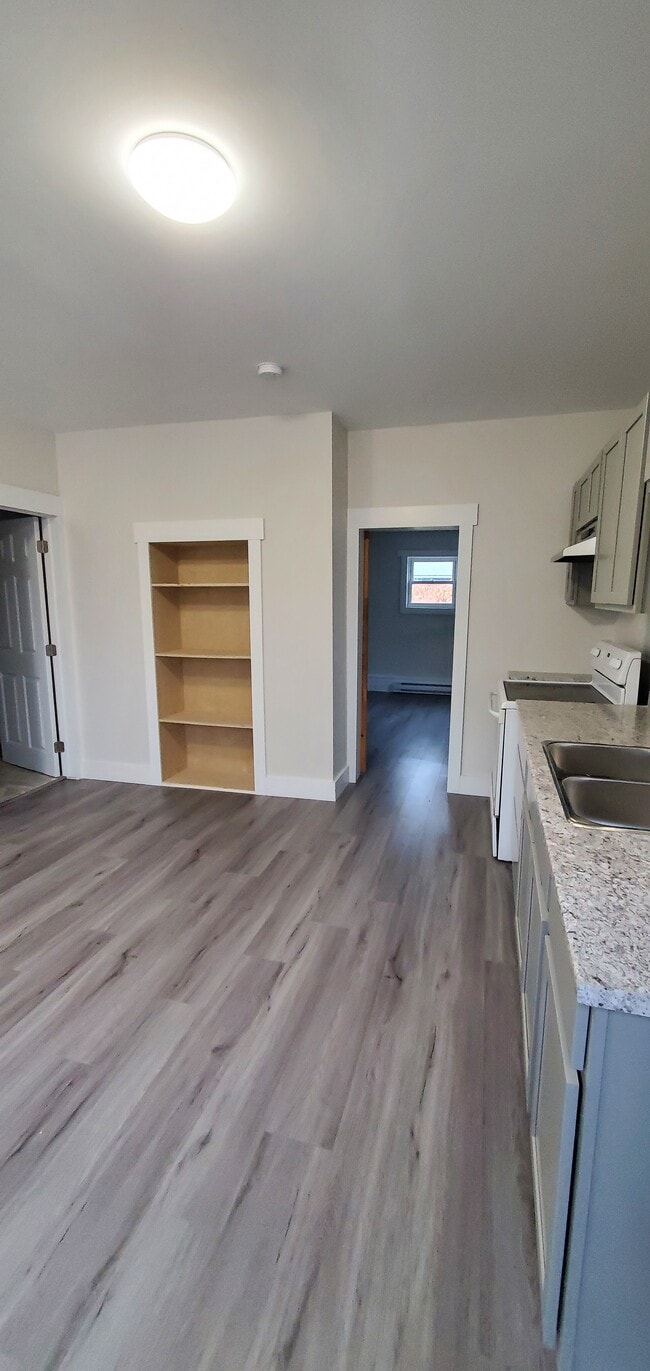 Building Photo - 13 Acadia Ave