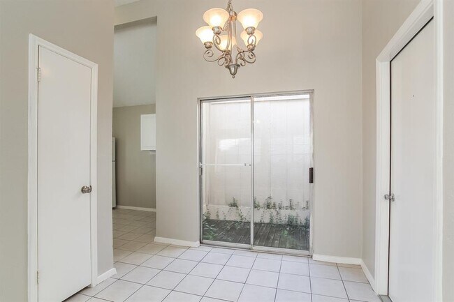 Building Photo - 11537 Springshire Dr