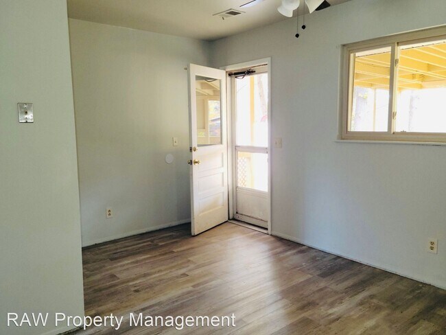 Foto del edificio - 3 br, 1 bath House - 8096 Irwin Ave.
