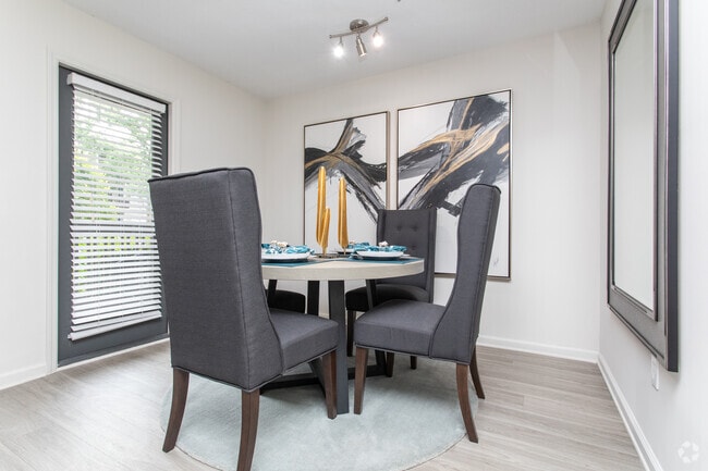 2BR, 2BA - 1230SF - Rosemont Chamblee