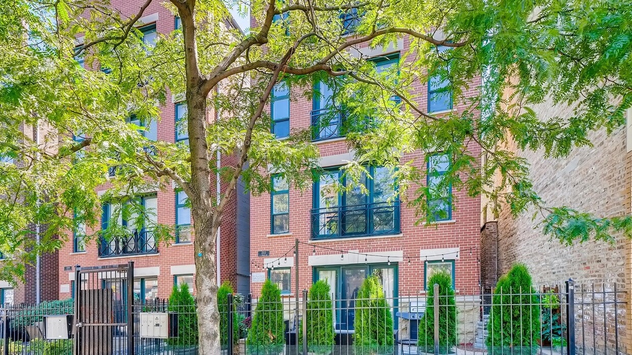 2313 W Chicago Ave Unit 1, Chicago, IL 60622 Condo for Rent in