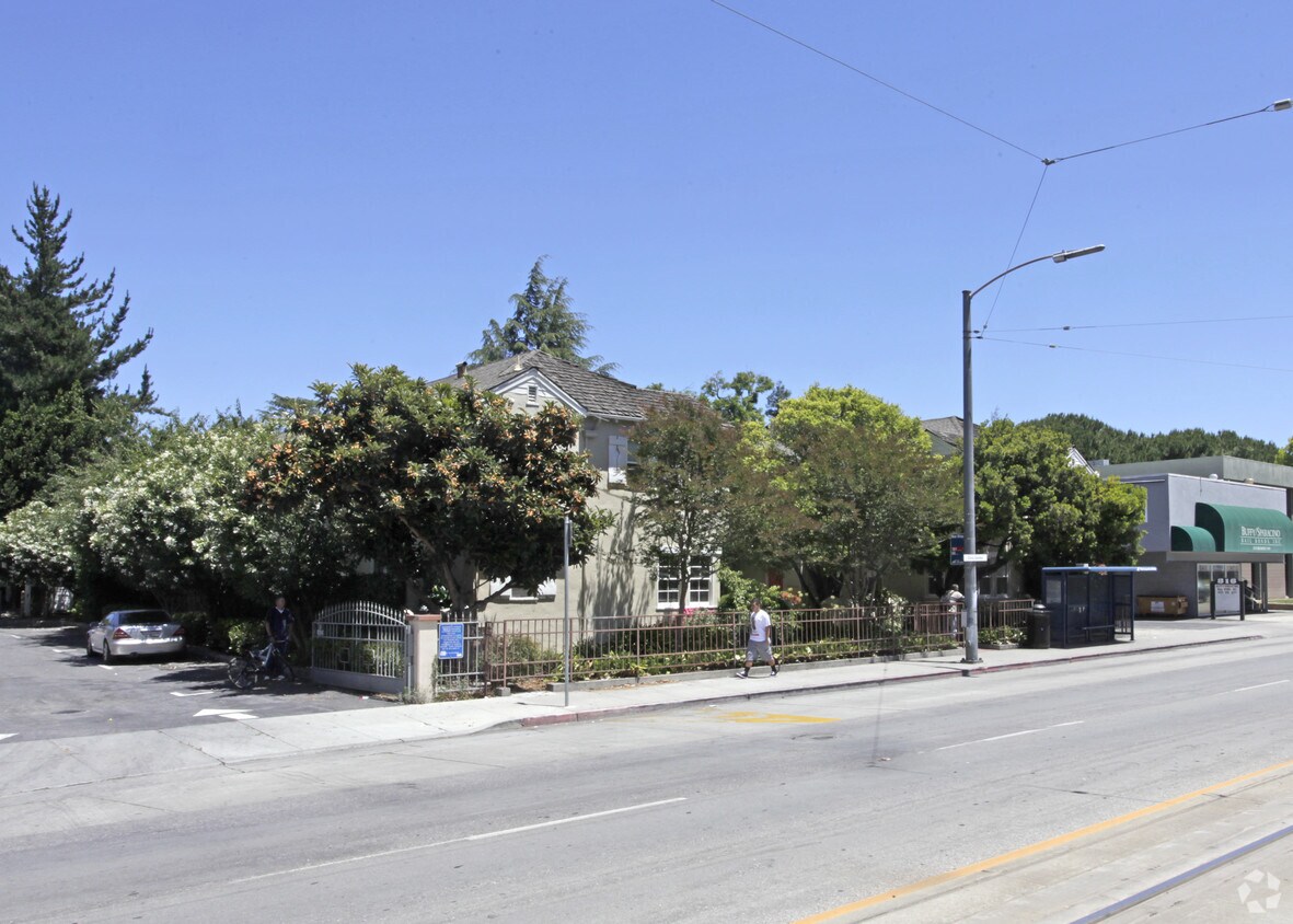 Building Photo - 832 N 1st St