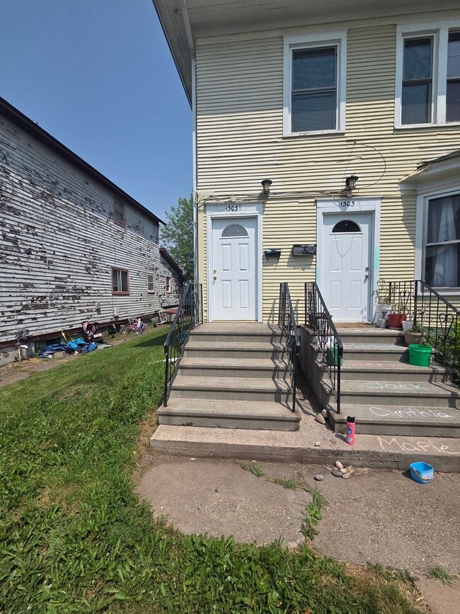 Building Photo - 1303-1303 N 16th St