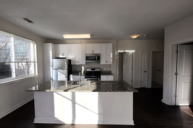 Interior Photo - One Glover