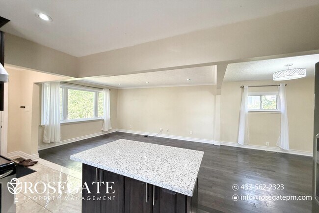 Building Photo - Spacious 3-Bedroom Main Floor Unit in Scar...