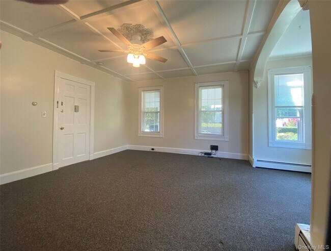 Foto del edificio - 245 Scudder Ave