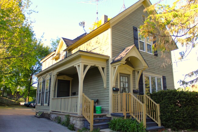 Building Photo - 512 W Chicago St