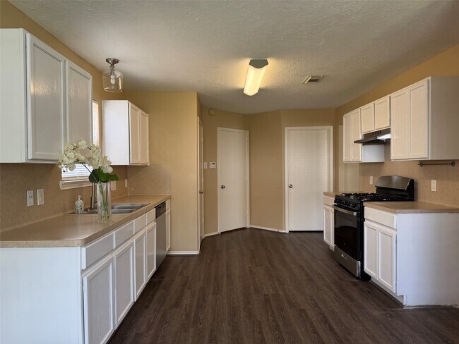 Foto del edificio - 1411 Hallcroft Ln