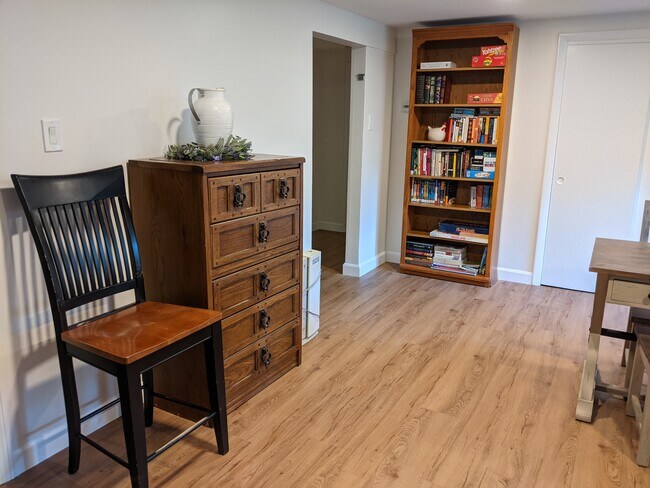Spacious living room - 27 Volunteer Way