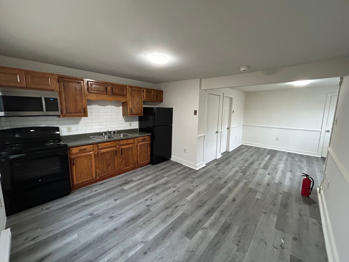 328 Bushkill St Unit 1, Easton, PA 18042 Room for Rent in Easton, PA