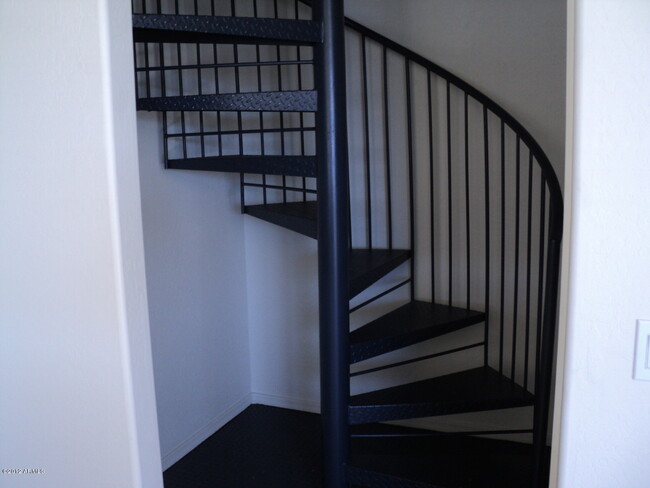 Building Photo - 2273 E Huntington Dr