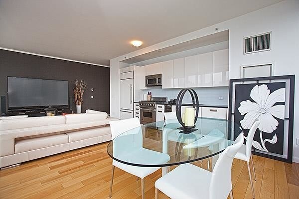 Foto del edificio - 4630 Center Blvd