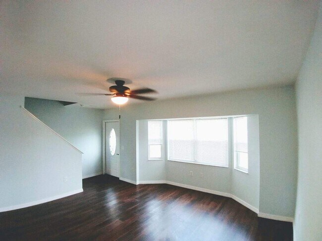 Building Photo - 510 Sweetwater Dr