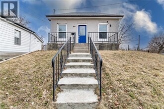 Building Photo - 89 Maitland St