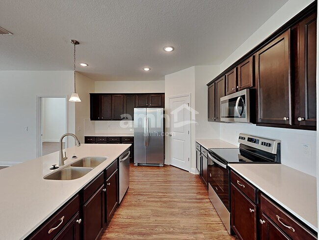 Building Photo - 1159 Sky Lks Dr