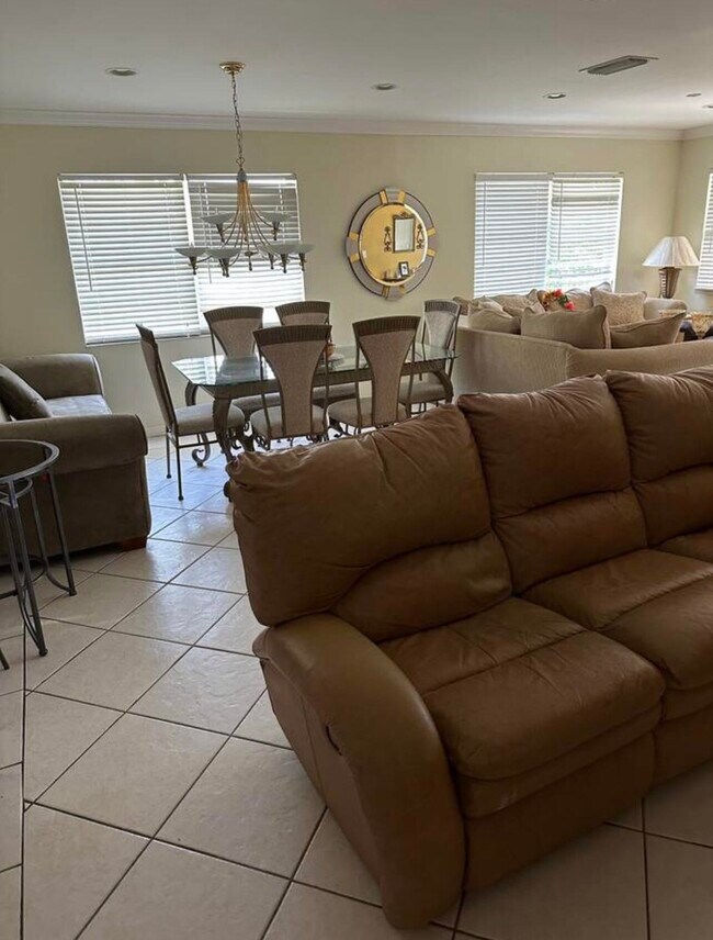 Foto del edificio - 730 N F St