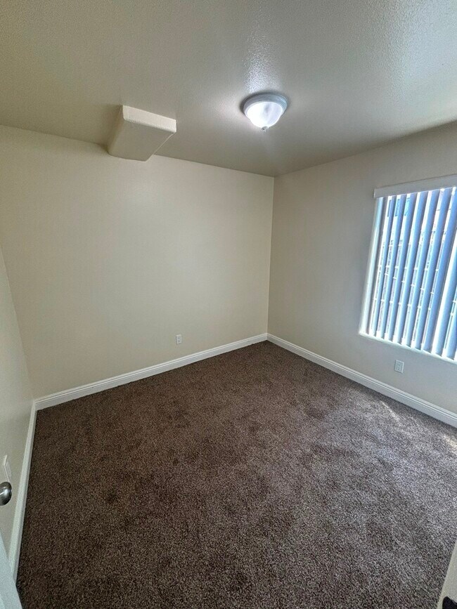 Building Photo - 113 W 104th St